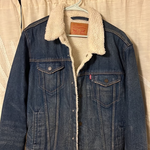 Sherpa lined Levi’s denim jacket - Picture 4 of 5